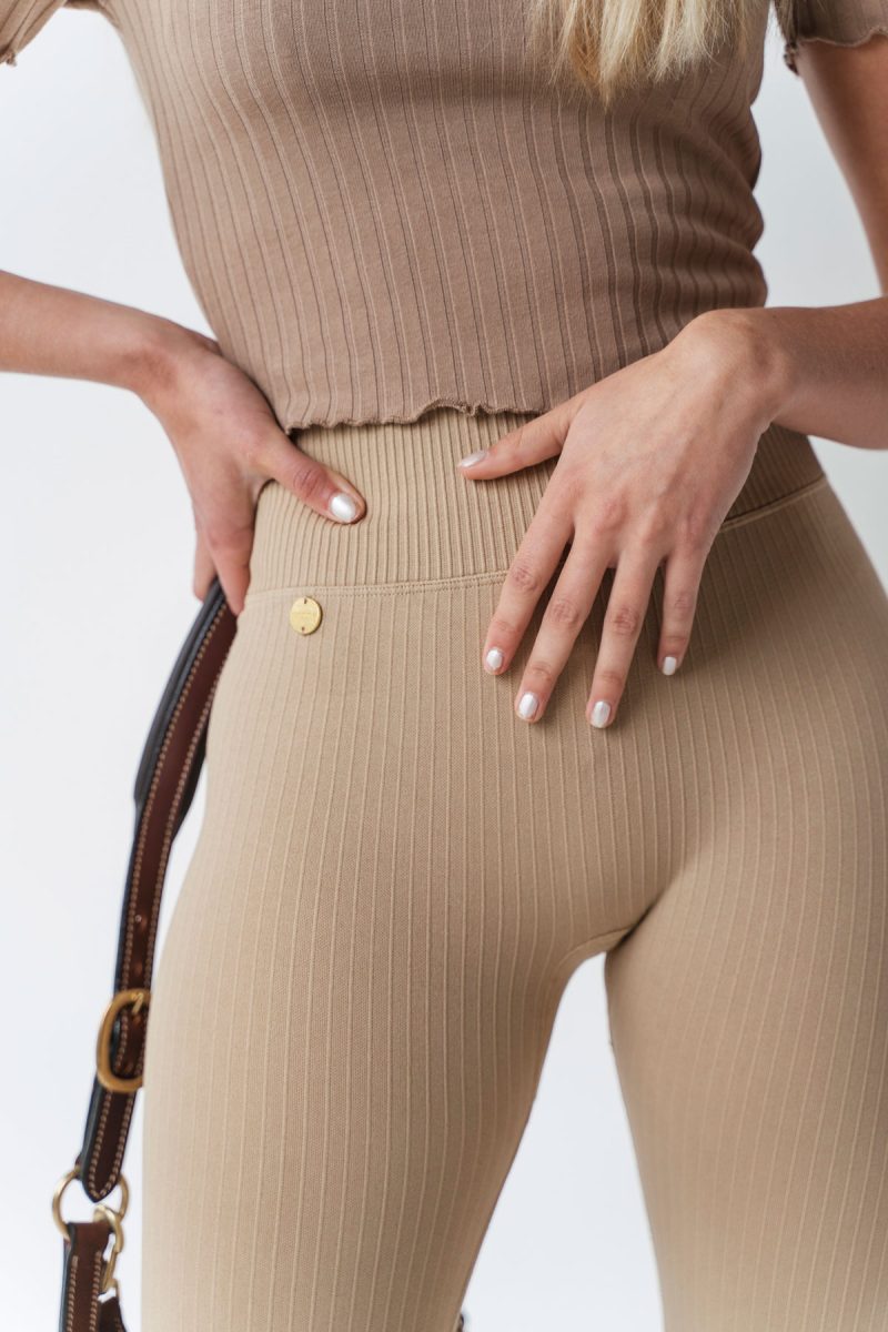 Wendy_Beige_Seamless_Rib_Riding_Leggings_Seat_Grip_9