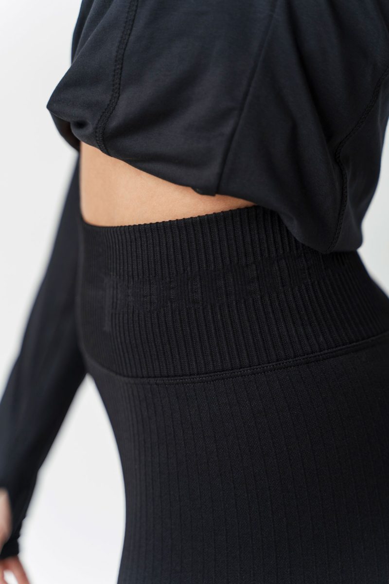 Wendy_Black_Seamless_Rib_Riding_Leggings_Knee_Grip_4