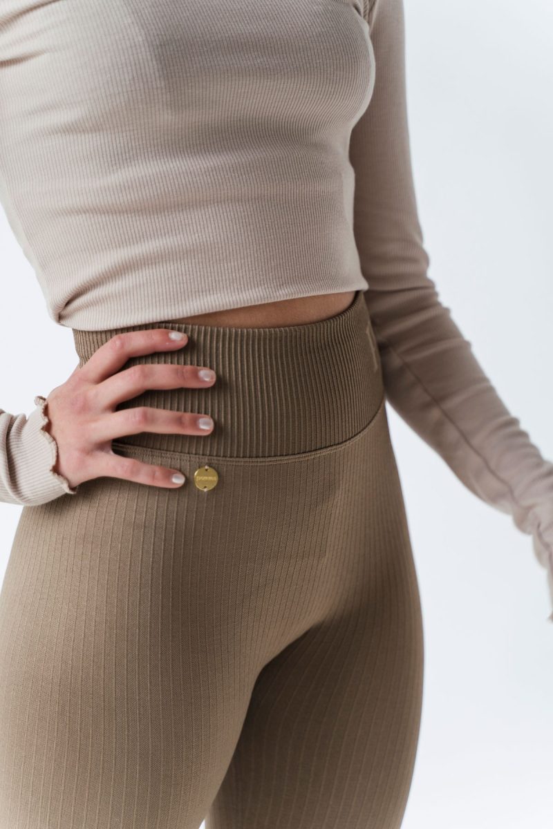 Wendy_Nougat_Seamless_Rib_Riding_Leggings_Seat_Grip_3
