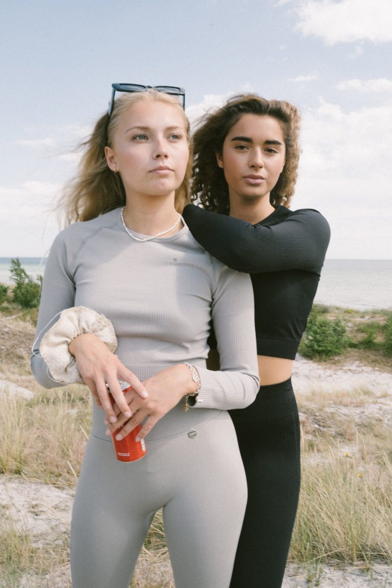 Pomme_Elsa_Riding_Top_Seamless_Crop_Black_5